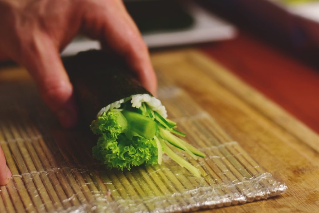 wegańskie domowe sushi
